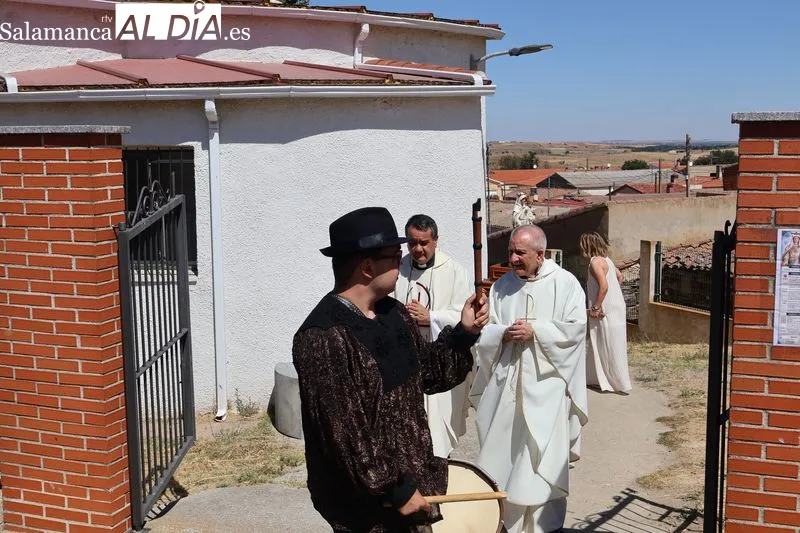Foto 3 - Amatos de Alba honra a la Virgen de las Nieves con una multitudinaria procesi&oacute;n en el d&iacute;a grande de sus fiestas