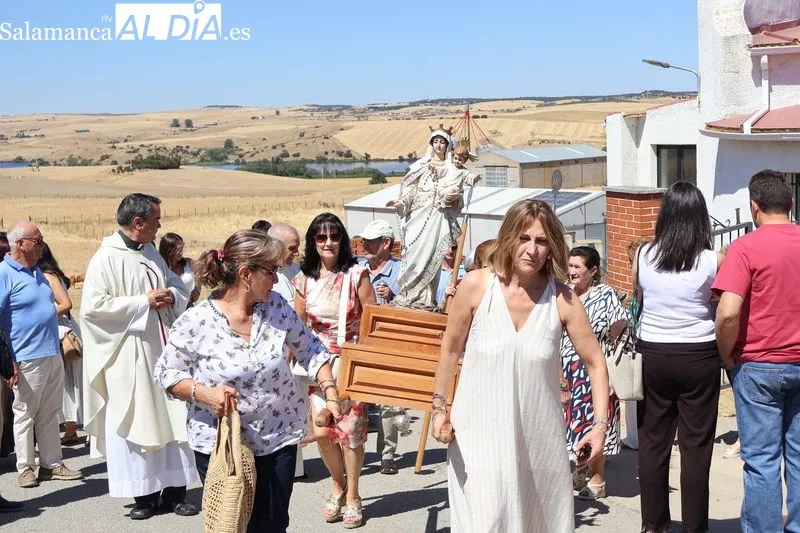 Foto 4 - Amatos de Alba honra a la Virgen de las Nieves con una multitudinaria procesi&oacute;n en el d&iacute;a grande de sus fiestas