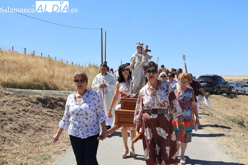 Foto 6 - Amatos de Alba honra a la Virgen de las Nieves con una multitudinaria procesi&oacute;n en el d&iacute;a grande de sus fiestas