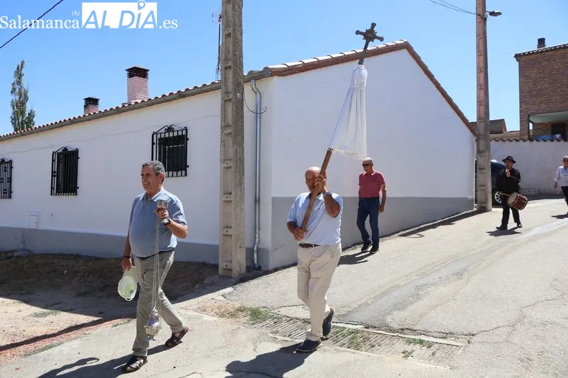 Foto 10 - Amatos de Alba honra a la Virgen de las Nieves con una multitudinaria procesi&oacute;n en el d&iacute;a grande de sus fiestas