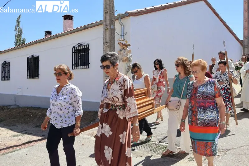 Foto 12 - Amatos de Alba honra a la Virgen de las Nieves con una multitudinaria procesi&oacute;n en el d&iacute;a grande de sus fiestas
