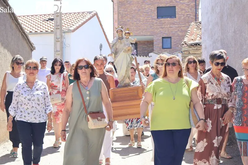 Foto 14 - Amatos de Alba honra a la Virgen de las Nieves con una multitudinaria procesi&oacute;n en el d&iacute;a grande de sus fiestas