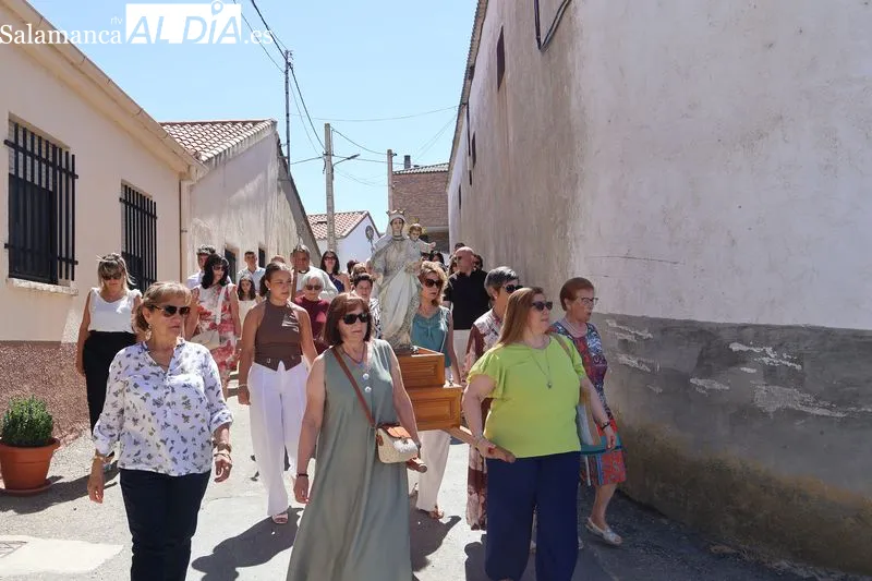 Foto 15 - Amatos de Alba honra a la Virgen de las Nieves con una multitudinaria procesi&oacute;n en el d&iacute;a grande de sus fiestas