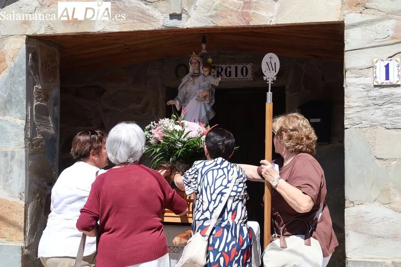 Foto 17 - Amatos de Alba honra a la Virgen de las Nieves con una multitudinaria procesi&oacute;n en el d&iacute;a grande de sus fiestas