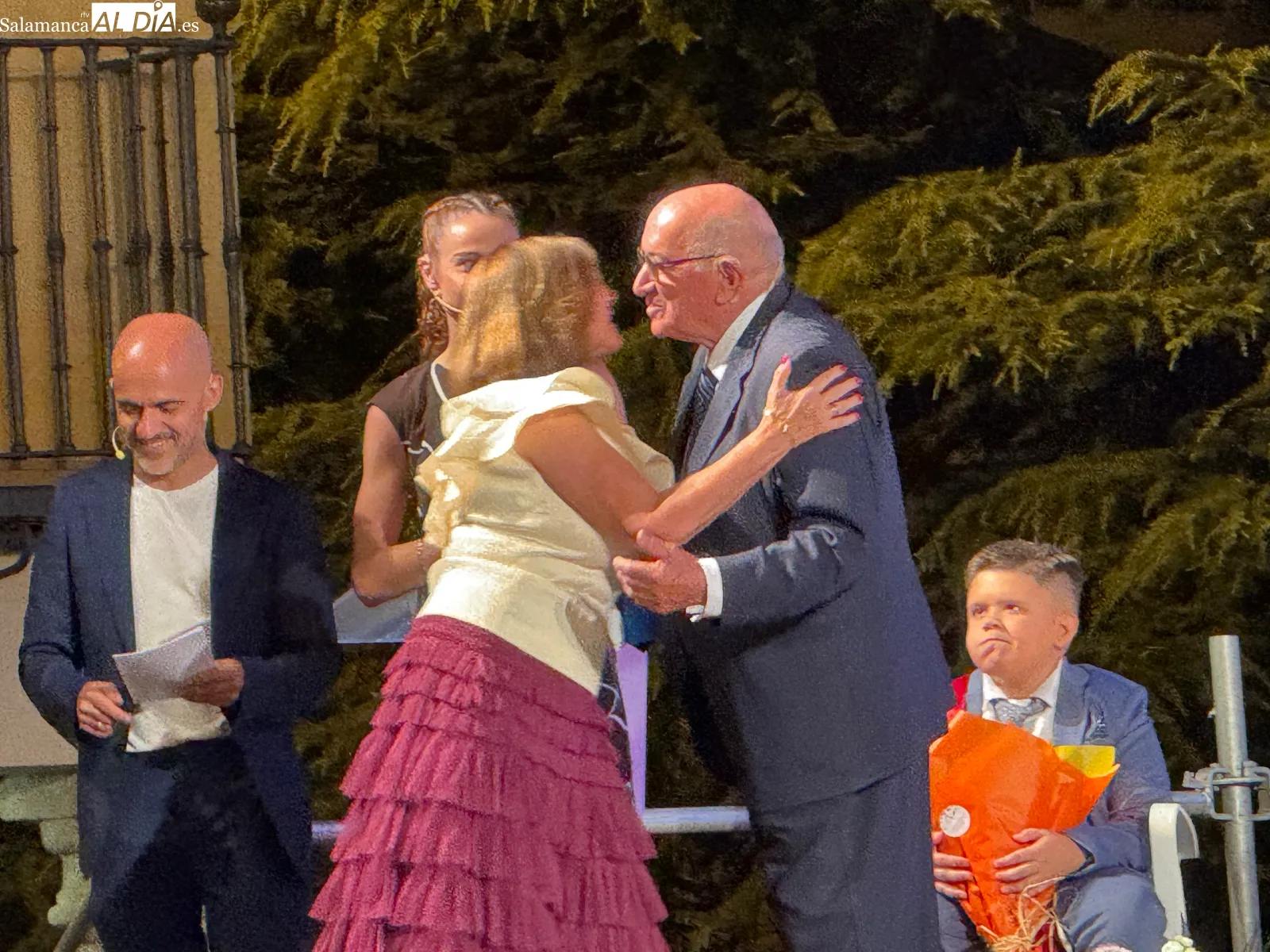 Foto 4 - Pe&ntilde;aranda enciende sus Ferias y Fiestas 2026 con una colorida y multitudinaria bienvenida