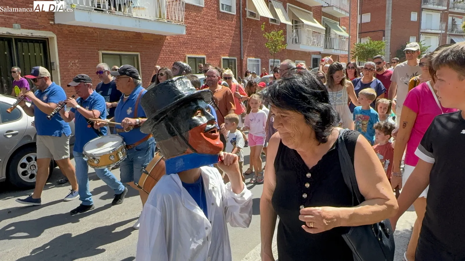 Foto 10 - Cabezudos, &lsquo;Dale Ka&ntilde;a 2.0&rsquo; y mucha copla llenan de ambiente las calles de Pe&ntilde;aranda en el mi&eacute;rcoles de Ferias