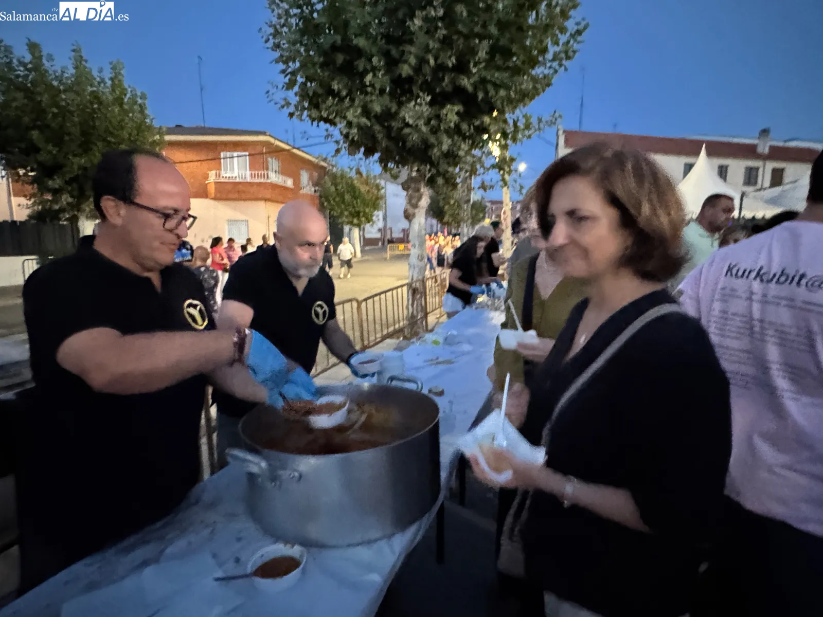 Foto 4 - La degustaci&oacute;n de patatas mene&aacute;s re&uacute;ne a m&aacute;s de 1.000 personas en apoyo a La Sonrisa de Mar&iacute;a