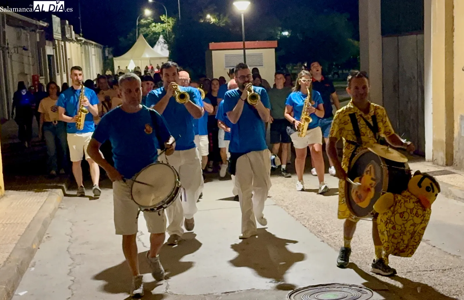 Foto 8 - Cabezudos, &lsquo;Dale Ka&ntilde;a 2.0&rsquo; y mucha copla llenan de ambiente las calles de Pe&ntilde;aranda en el mi&eacute;rcoles de Ferias