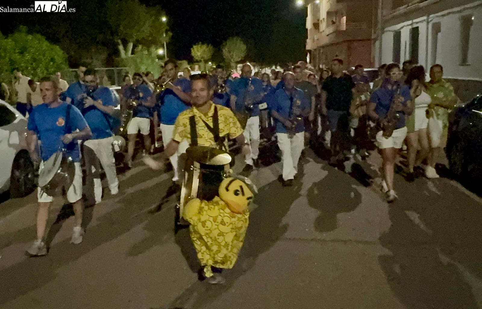 Foto 7 - Cabezudos, &lsquo;Dale Ka&ntilde;a 2.0&rsquo; y mucha copla llenan de ambiente las calles de Pe&ntilde;aranda en el mi&eacute;rcoles de Ferias