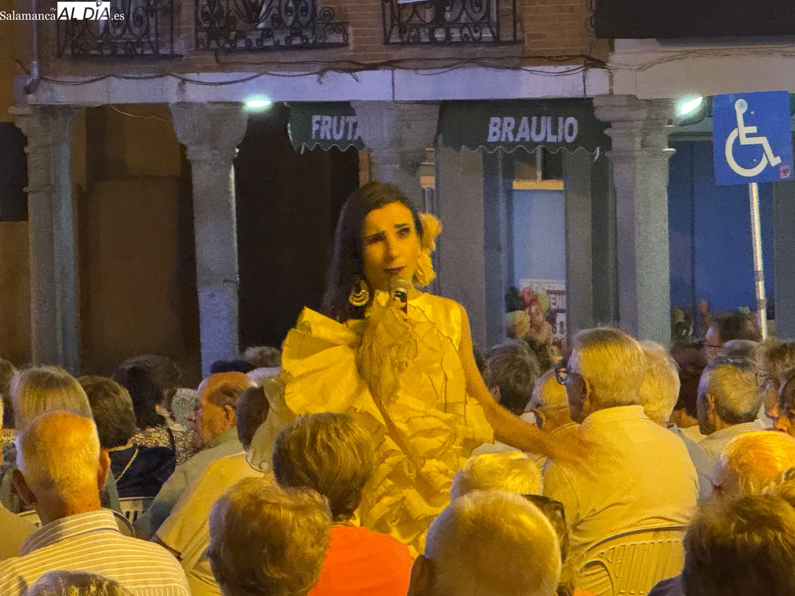 Foto 5 - Cabezudos, &lsquo;Dale Ka&ntilde;a 2.0&rsquo; y mucha copla llenan de ambiente las calles de Pe&ntilde;aranda en el mi&eacute;rcoles de Ferias