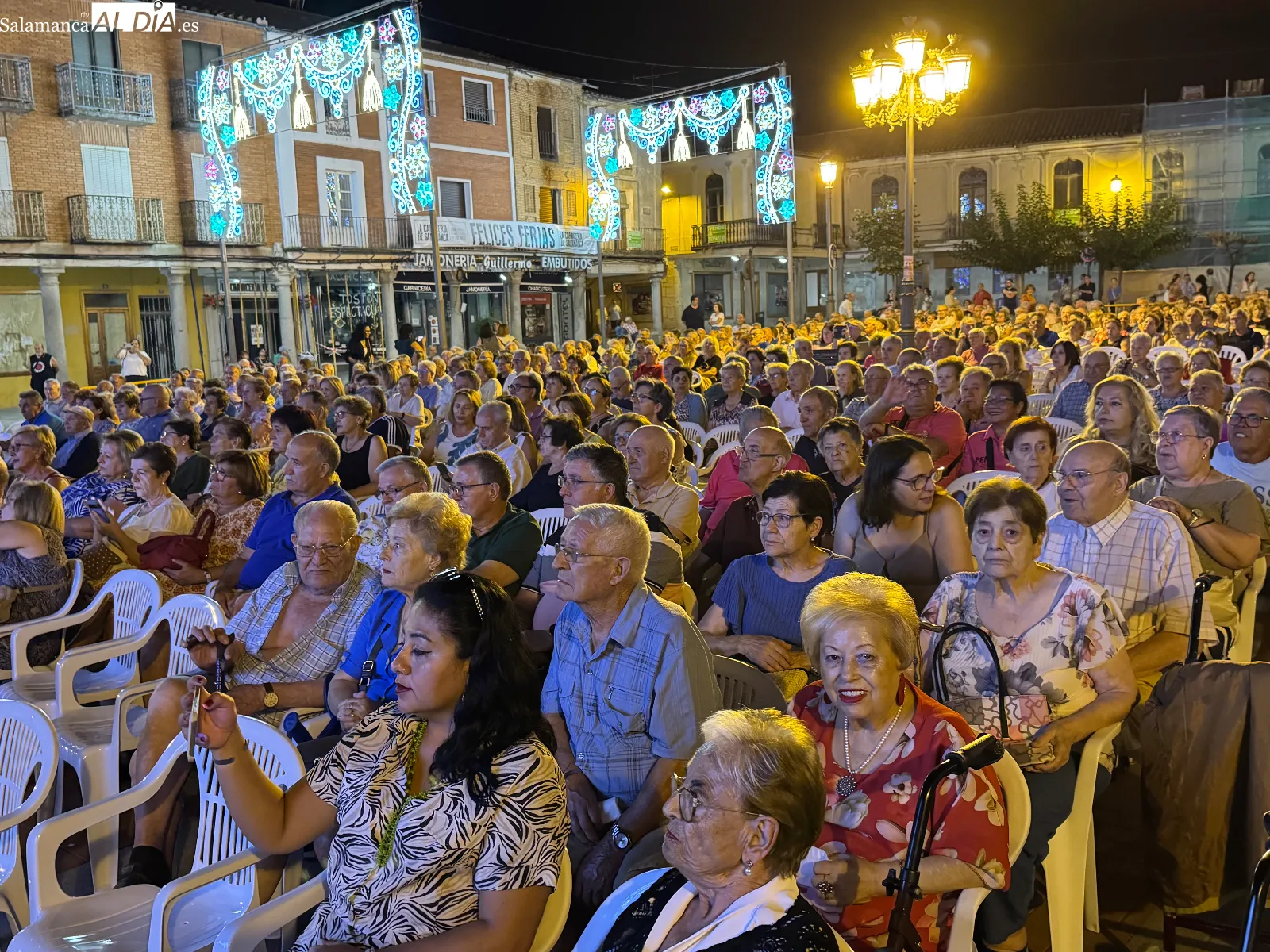Foto 2 - Cabezudos, &lsquo;Dale Ka&ntilde;a 2.0&rsquo; y mucha copla llenan de ambiente las calles de Pe&ntilde;aranda en el mi&eacute;rcoles de Ferias