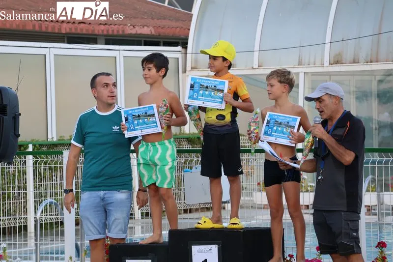 Foto 5 - Cerca de 60 nadadores se lanzan a la piscina en el Campeonato de Nataci&oacute;n de Alba de Tormes