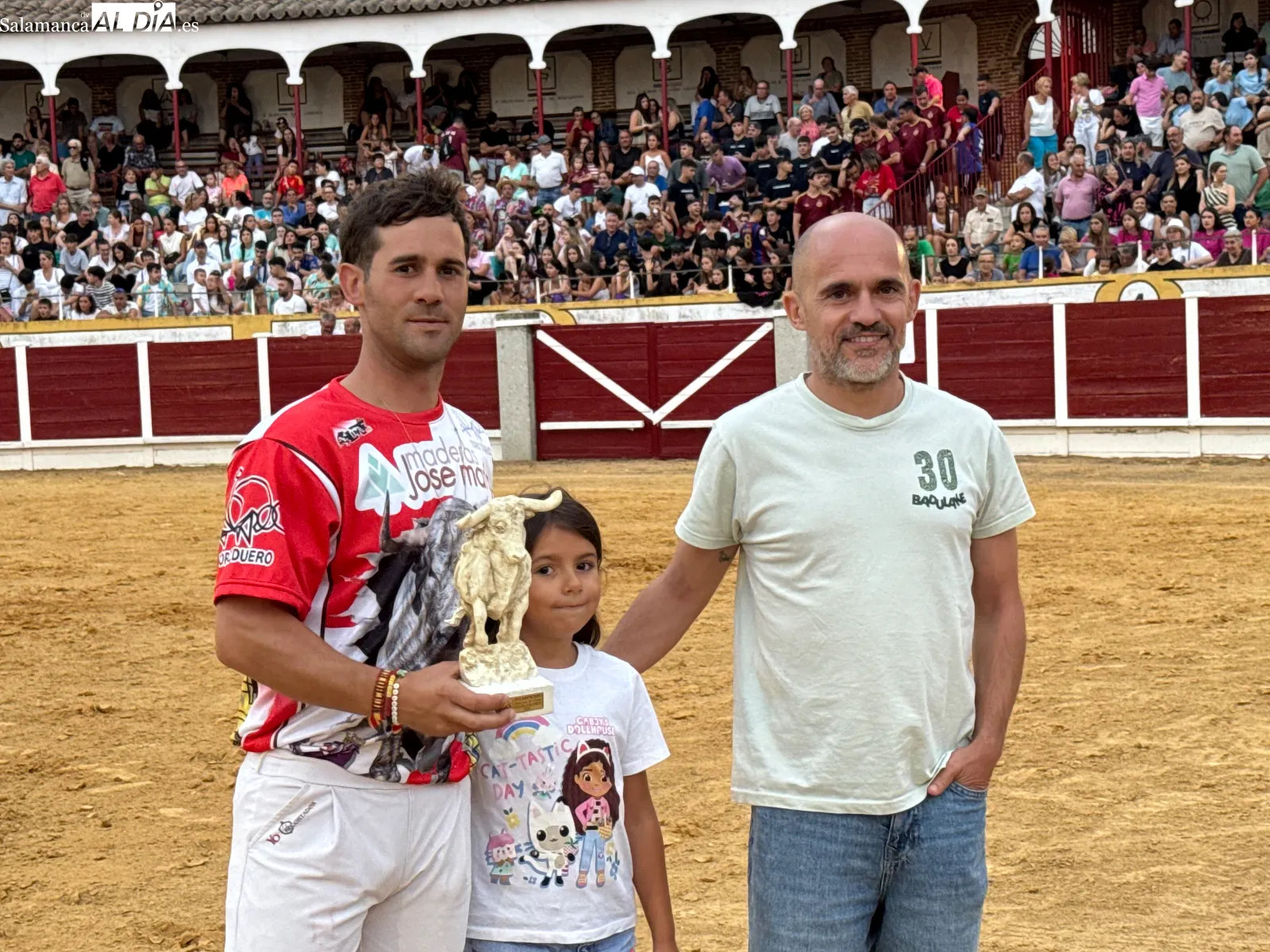 Foto 8 - El Concurso de Cortes y las vaquillas se convierten en una multitudinaria bienvenida a los festejos taurinos de las Ferias y Fiestas