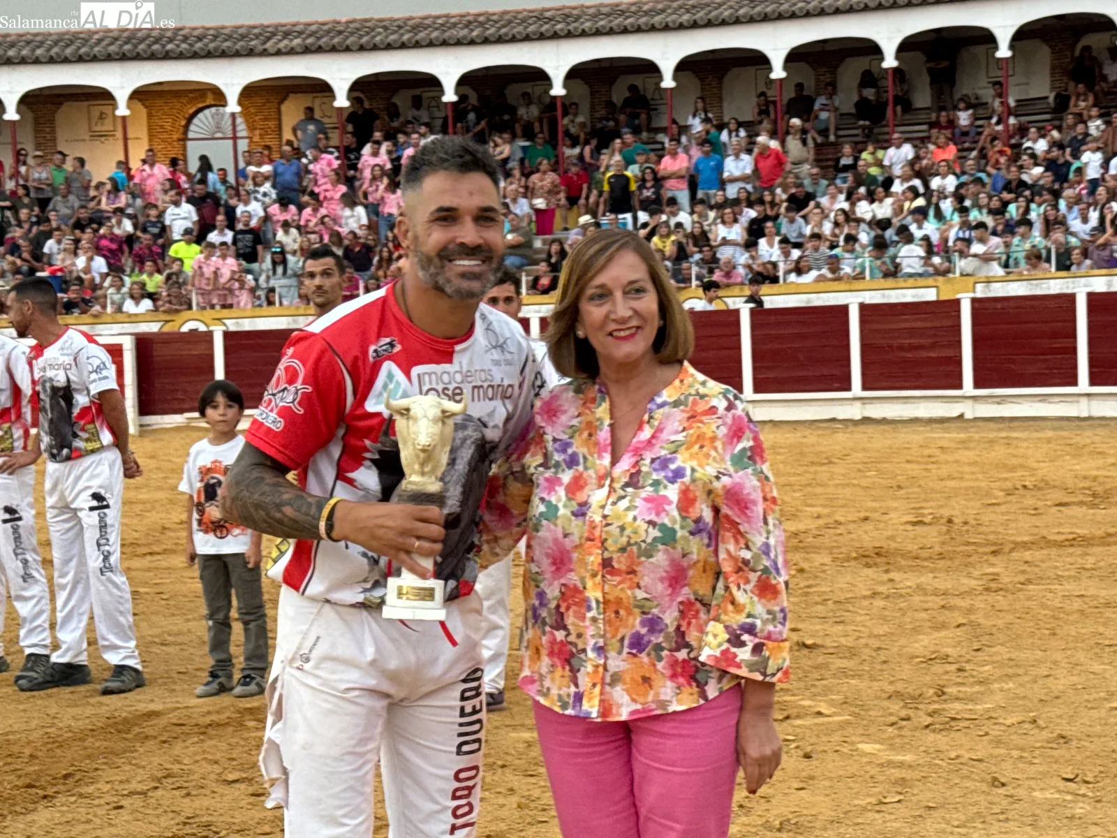 Foto 6 - El Concurso de Cortes y las vaquillas se convierten en una multitudinaria bienvenida a los festejos taurinos de las Ferias y Fiestas