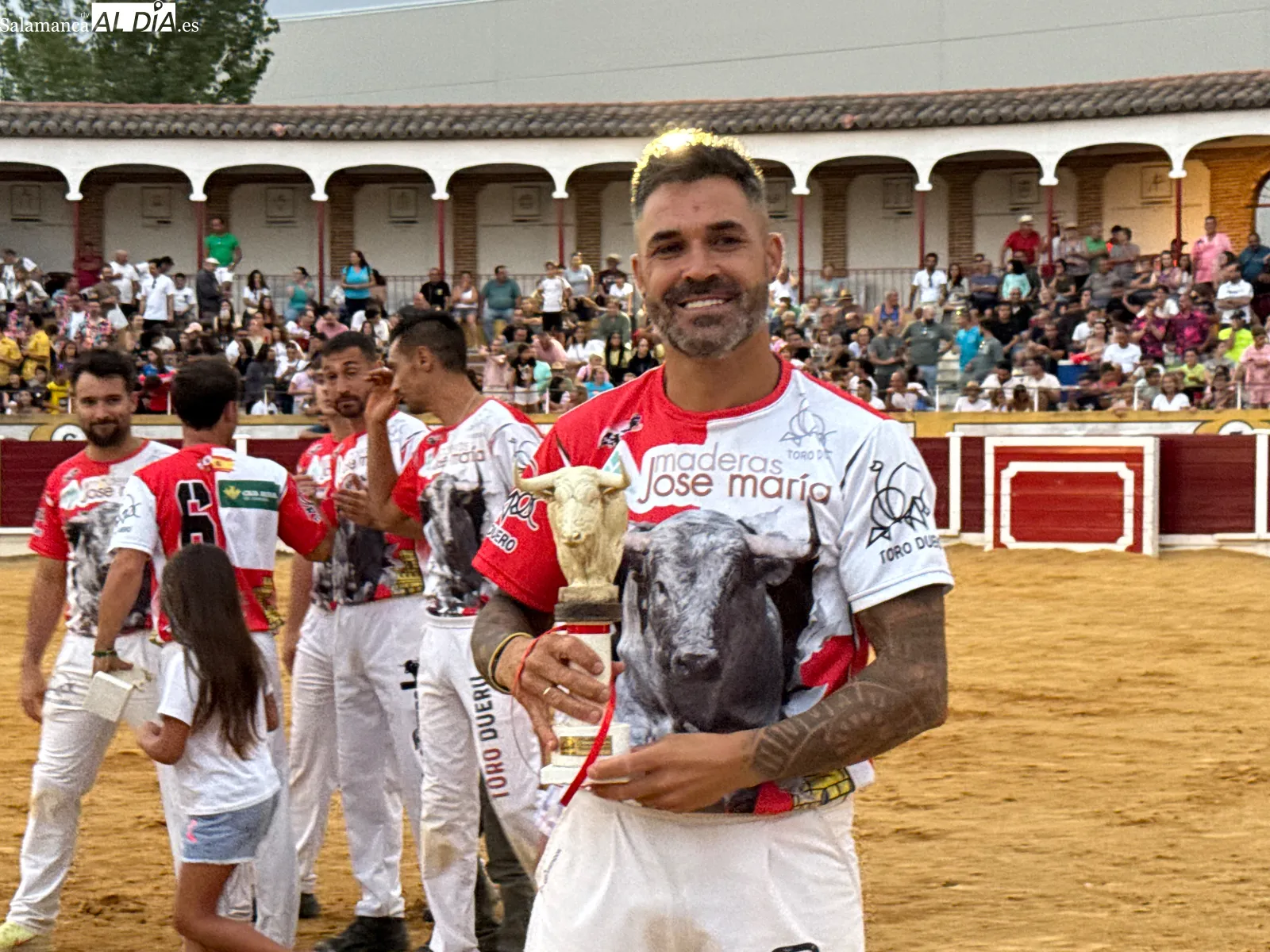 Foto 5 - El Concurso de Cortes y las vaquillas se convierten en una multitudinaria bienvenida a los festejos taurinos de las Ferias y Fiestas