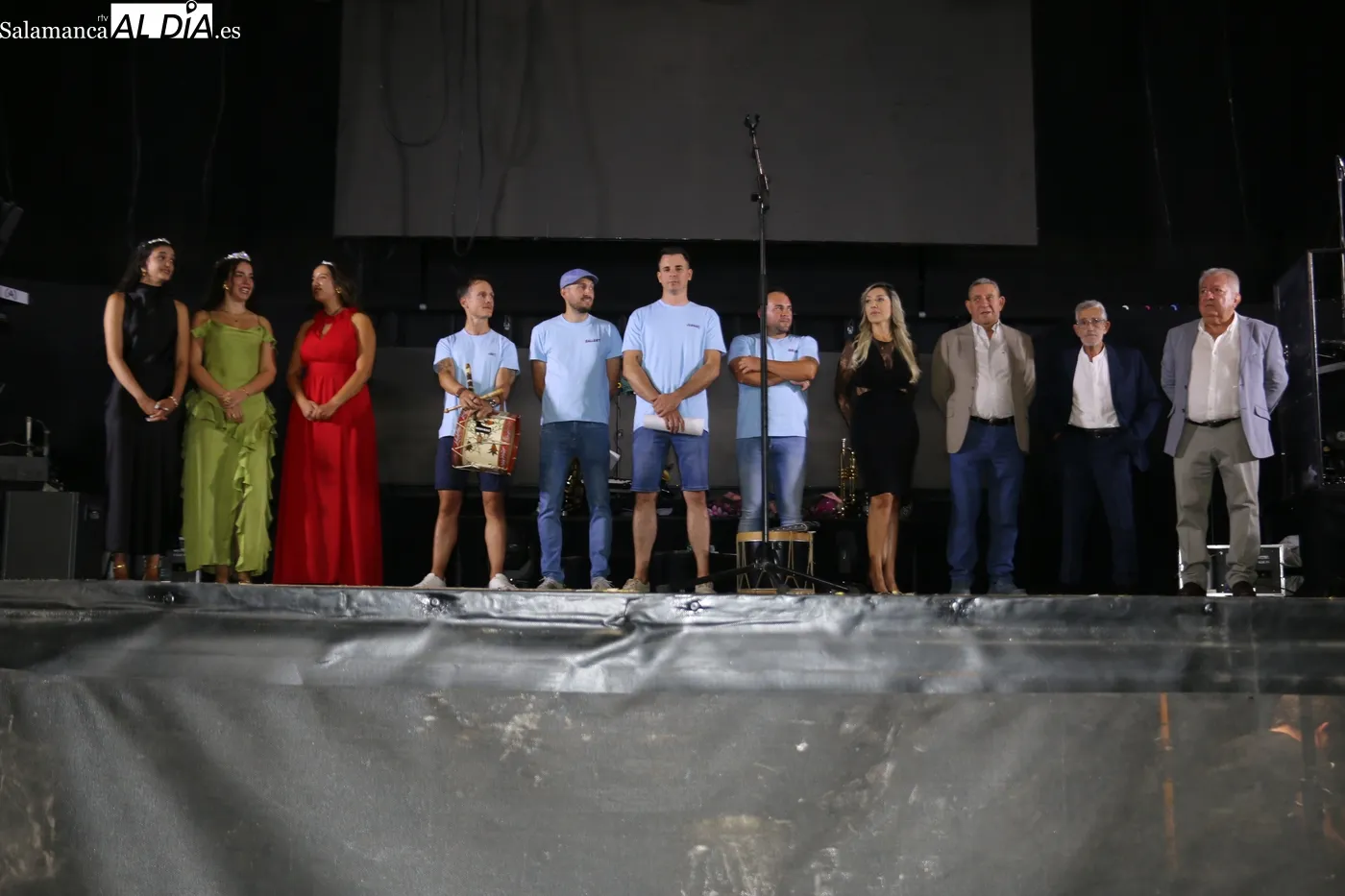 Comienzo oficial de las fiestas de San Roque en Villarino de los Aires / CORRAL