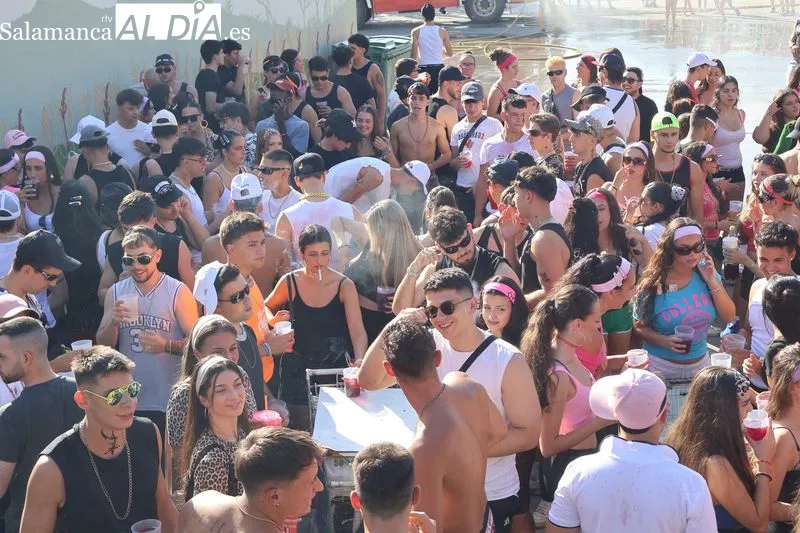 Foto 6 - Chonis y canis toman Alba de Tormes para dar la bienvenida a las fiestas de la Transverberaci&oacute;n