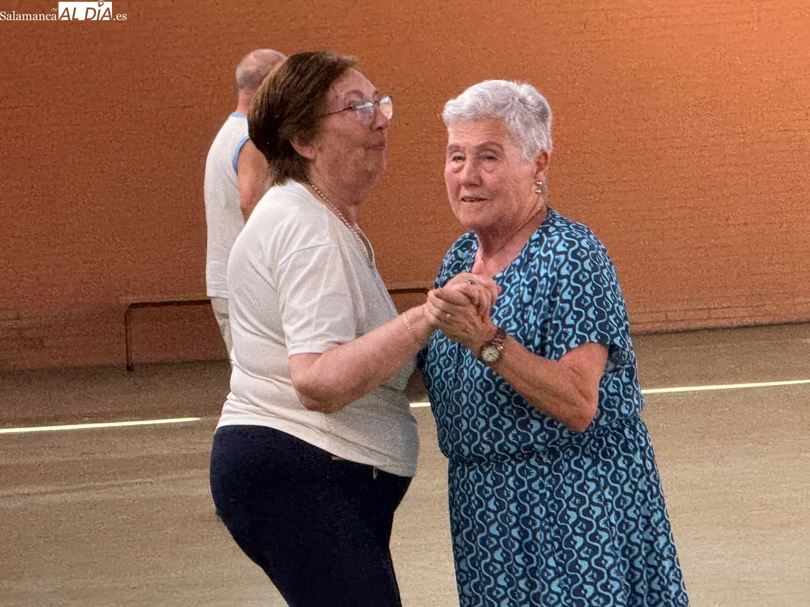Foto 9 - La gran fiesta de los mayores re&uacute;ne a cientos de personas en pabell&oacute;n del Severiano Montero