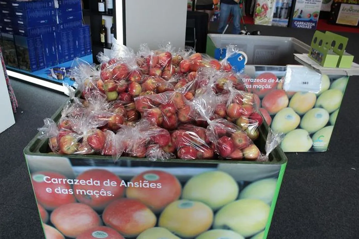 La 'Feira da Maçã, do Vinho e do Azeite' se celebra en Carrazeda de Ansiães (Portugal) desde hace casi tres décadas