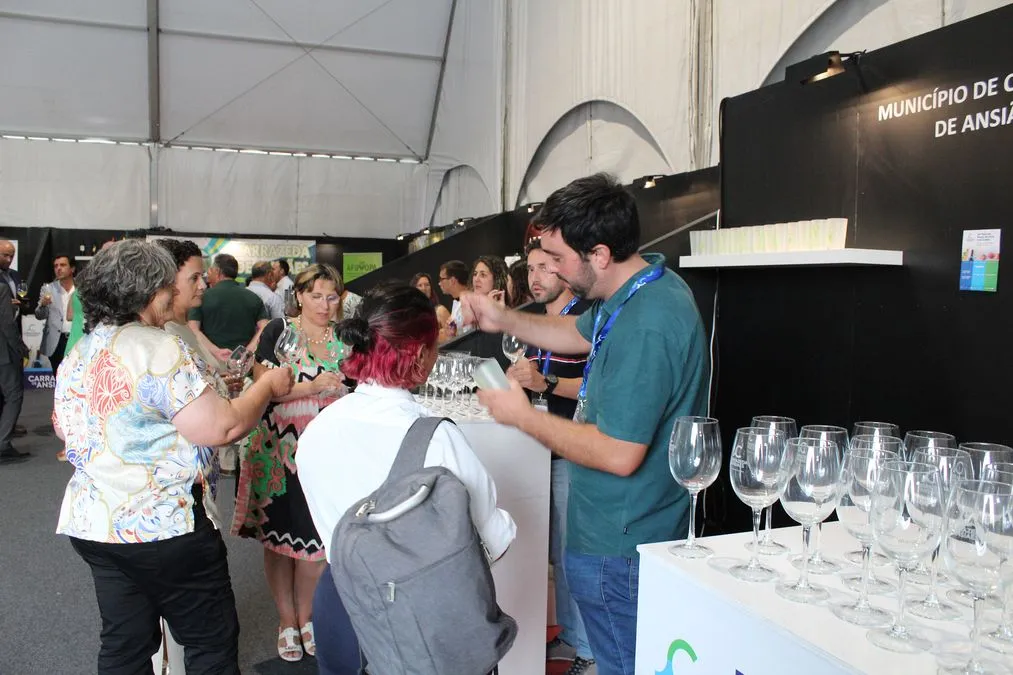 La 'Feira da Maçã, do Vinho e do Azeite' se celebra en Carrazeda de Ansiães (Portugal) desde hace casi tres décadas