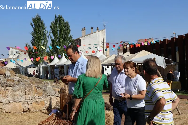 Foto 2 - Cerca de 40 puestos llenan de artesan&iacute;a y productos tradicionales el Mercado Medieval de Alba de Tormes