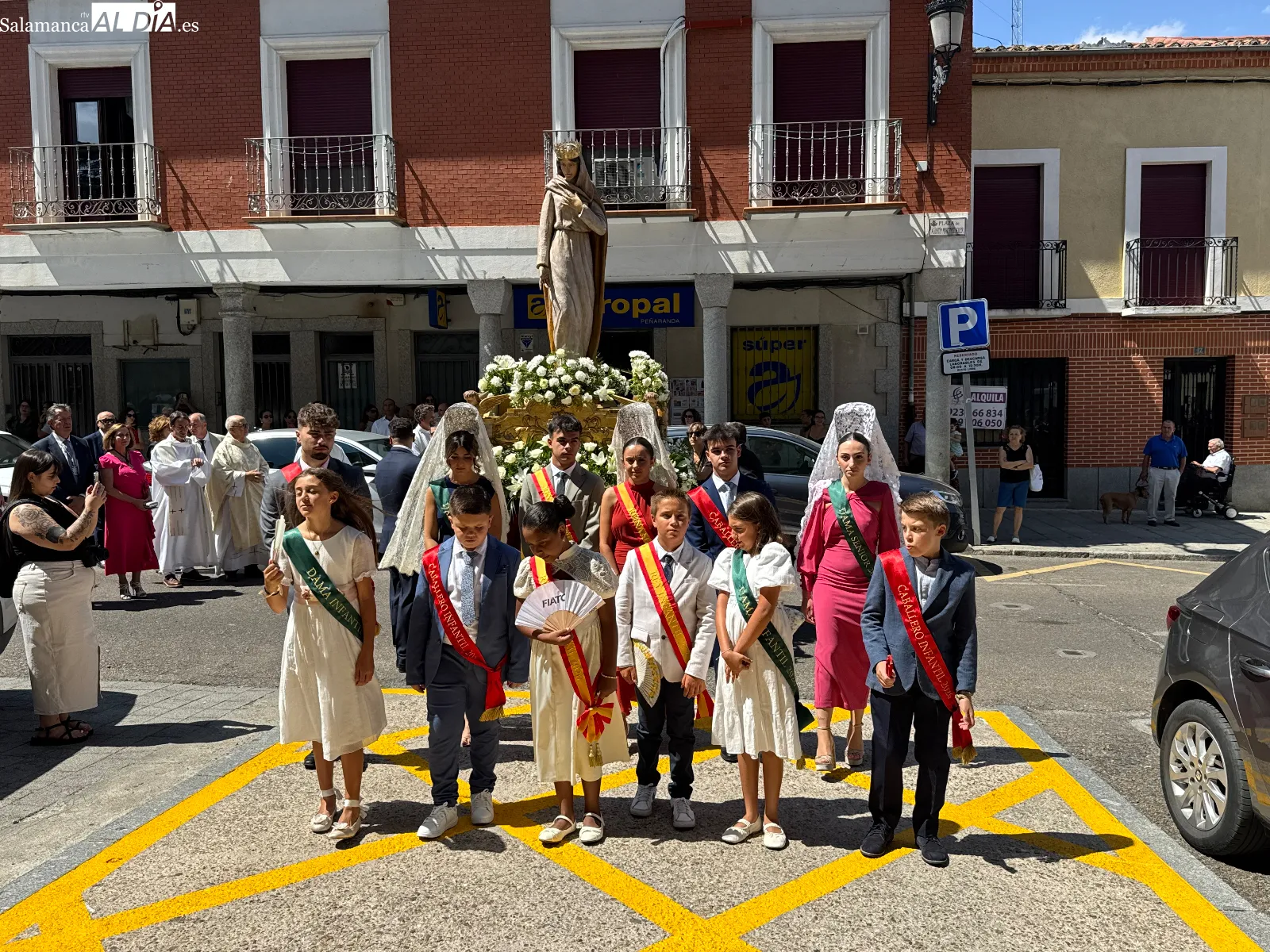 Foto 8 - Santa Mar&iacute;a Reina vuelve a recorrer las calles de Pe&ntilde;aranda en su d&iacute;a grande como patrona