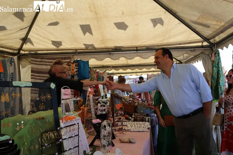 Foto 11 - Cerca de 40 puestos llenan de artesan&iacute;a y productos tradicionales el Mercado Medieval de Alba de Tormes