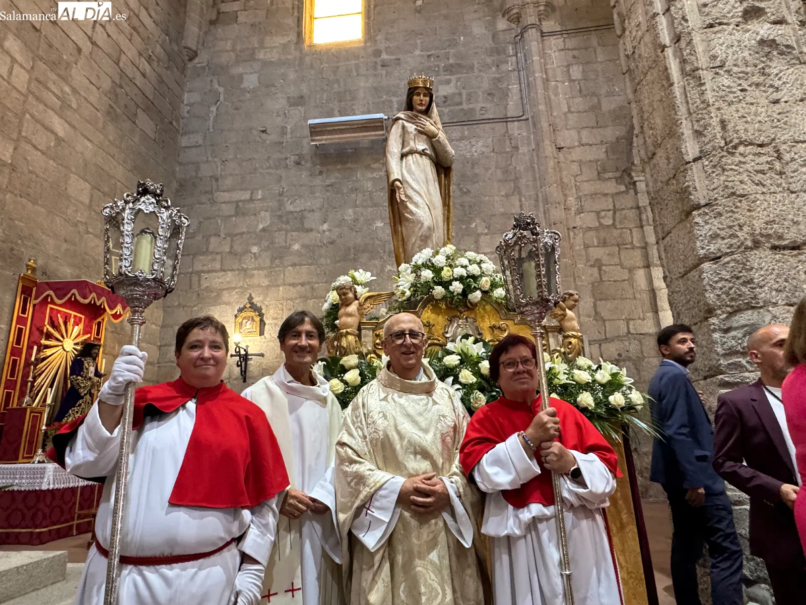 Foto 2 - Santa Mar&iacute;a Reina vuelve a recorrer las calles de Pe&ntilde;aranda en su d&iacute;a grande como patrona
