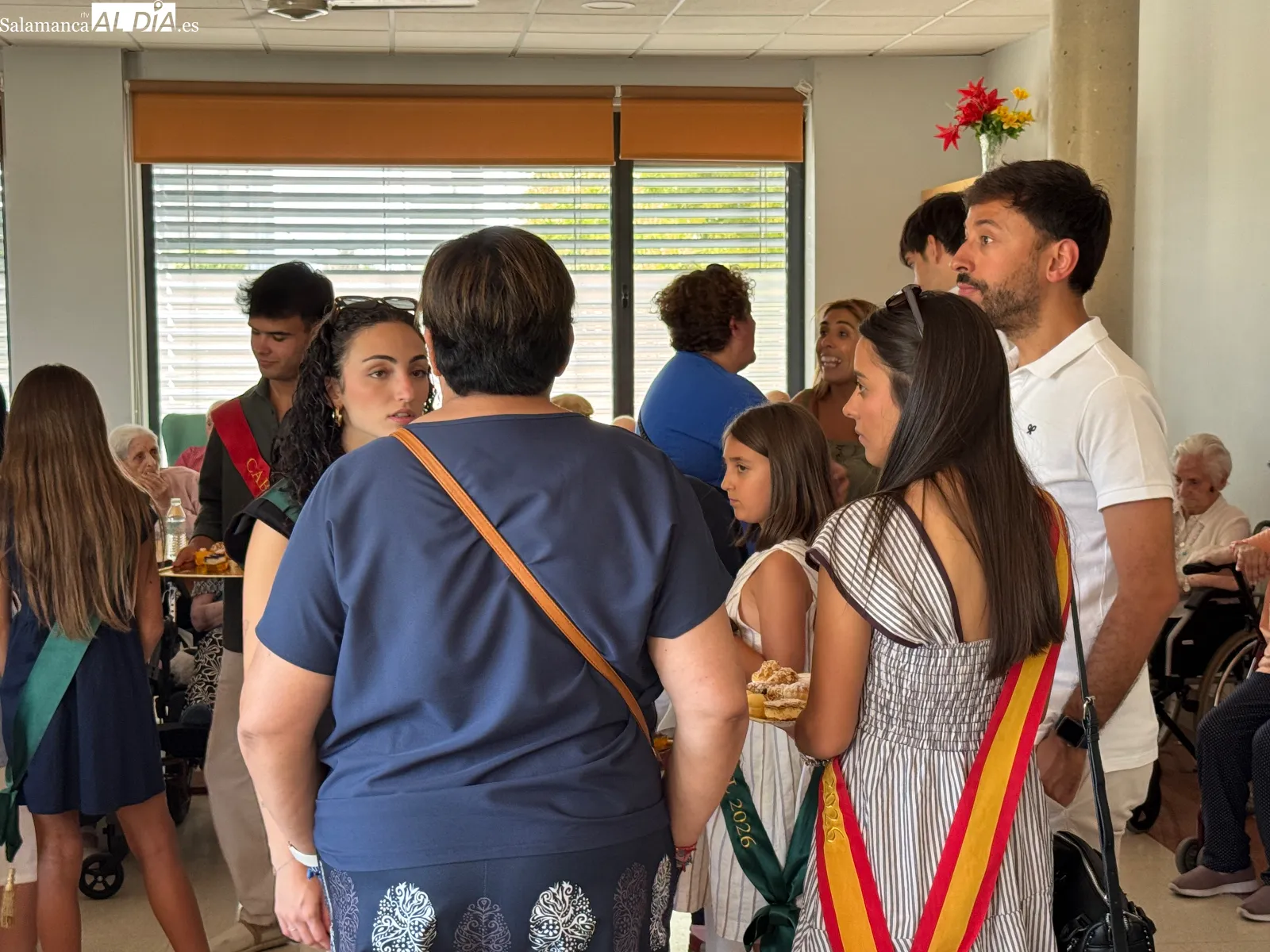 Foto 11 - Las cortes llevan la alegr&iacute;a de las fiestas a los mayores en las residencias