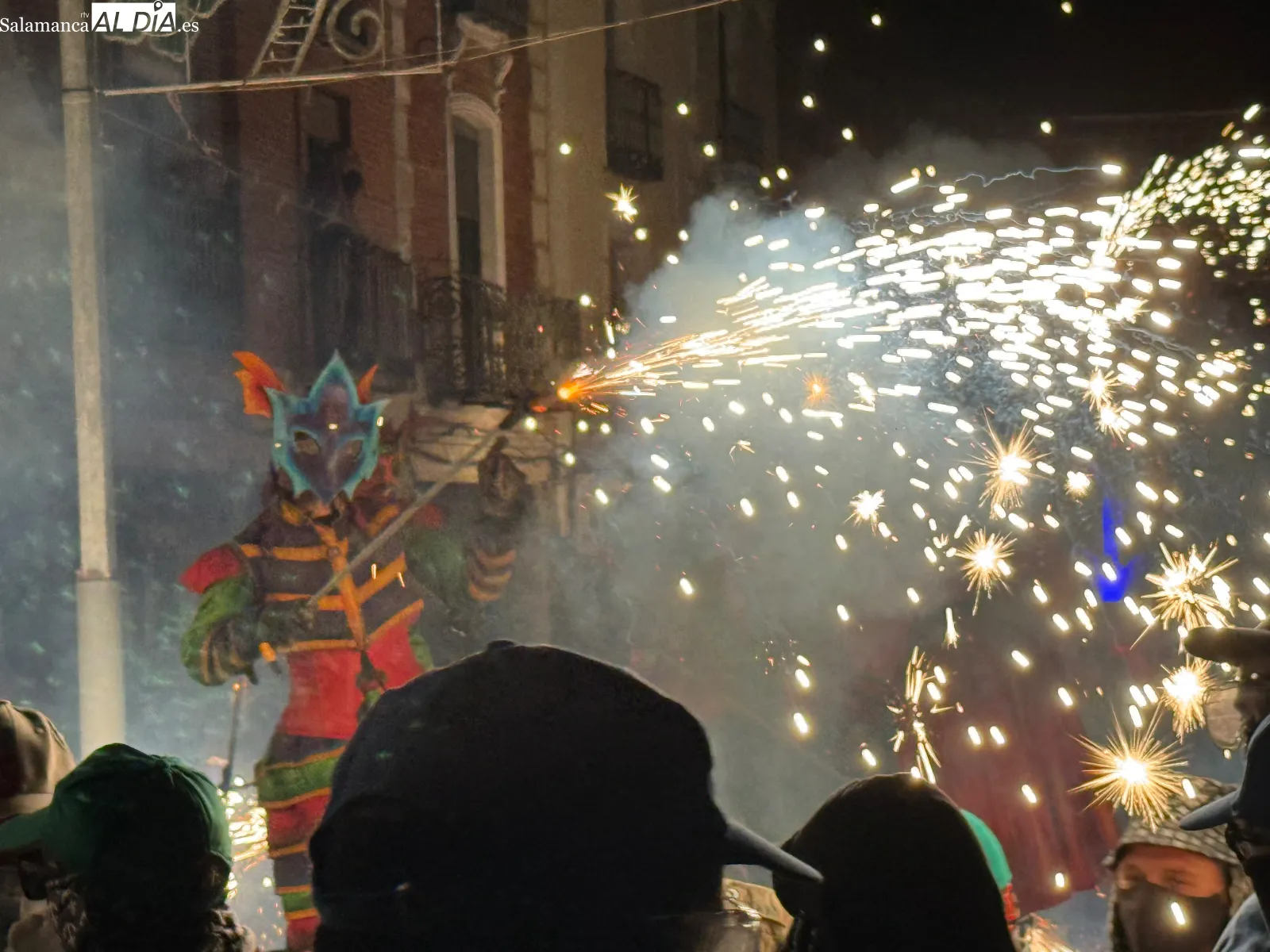 Foto 5 - Una multitudinaria noche de fuego y p&oacute;lvora pone el broche a las Ferias y Fiestas 2026