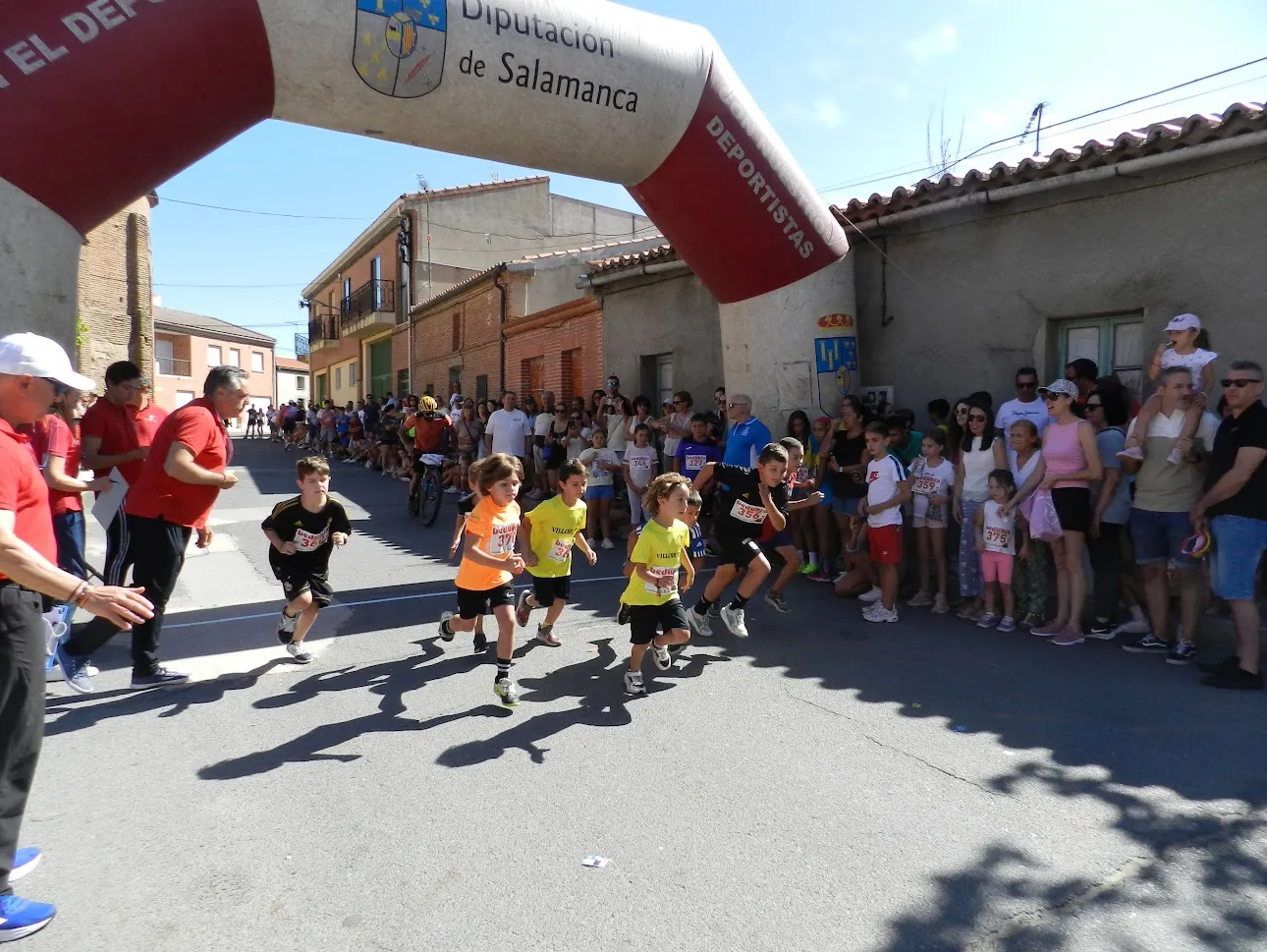 Foto 4 - Juan Bueno y Ver&oacute;nica Rodr&iacute;guez se llevan la XI Carrera Popular Solidaria Virgen de la Vega de Villoria