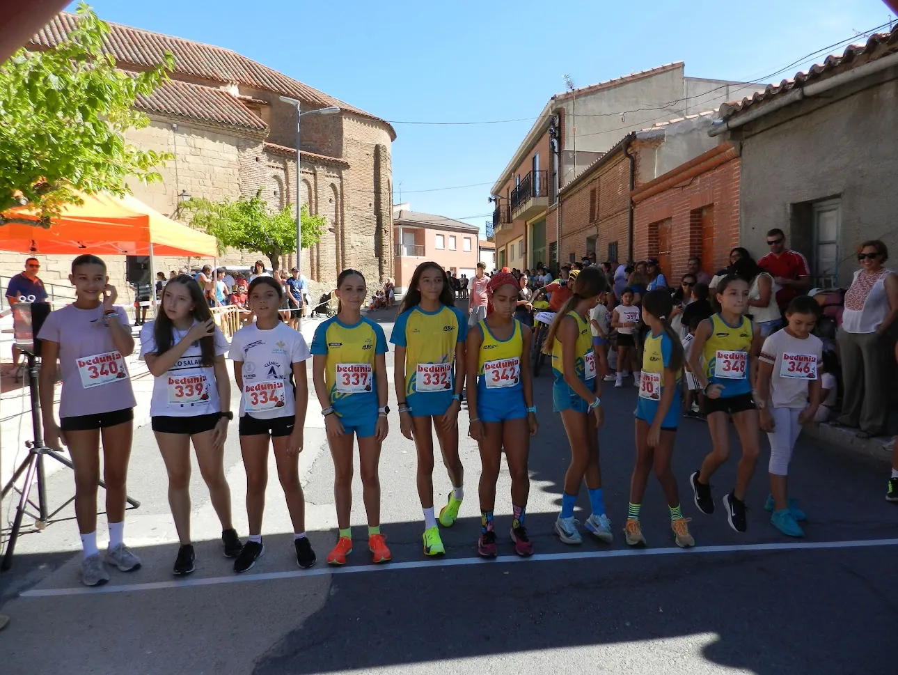 Foto 2 - Juan Bueno y Ver&oacute;nica Rodr&iacute;guez se llevan la XI Carrera Popular Solidaria Virgen de la Vega de Villoria