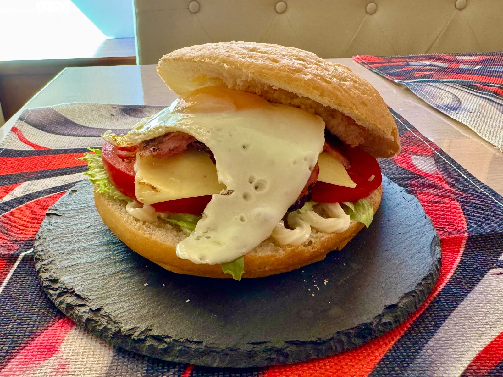 Foto 2 - De los desayunos a la mesa y mantel: Bar El Atril presenta sus sabrosas propuestas