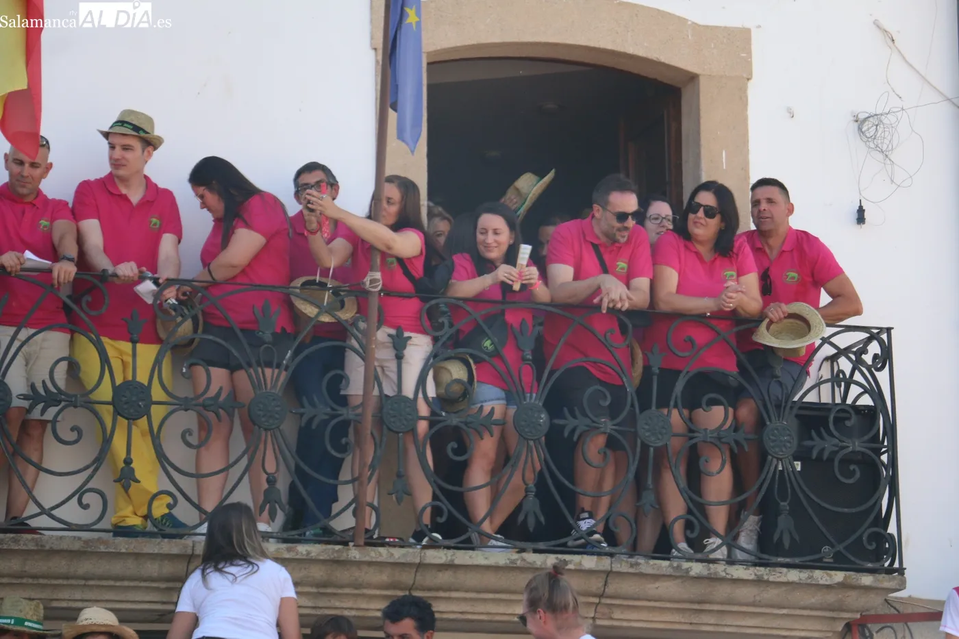 Multitudinario chupinazo en Lumbrales / CORRAL