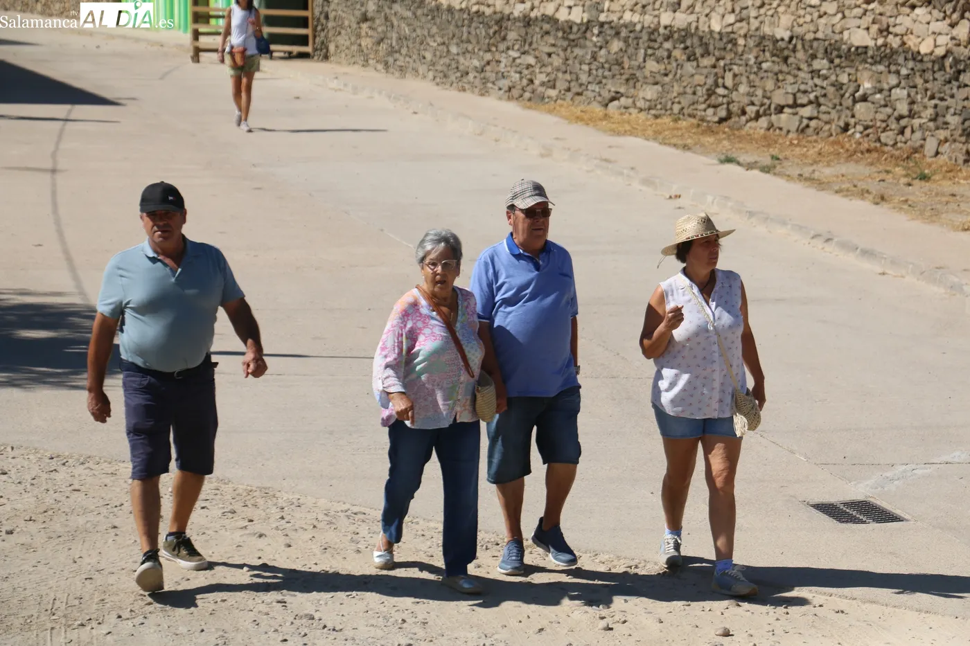 Multitudinario primer encierro de las fiestas de Lumbrales / CORRAL