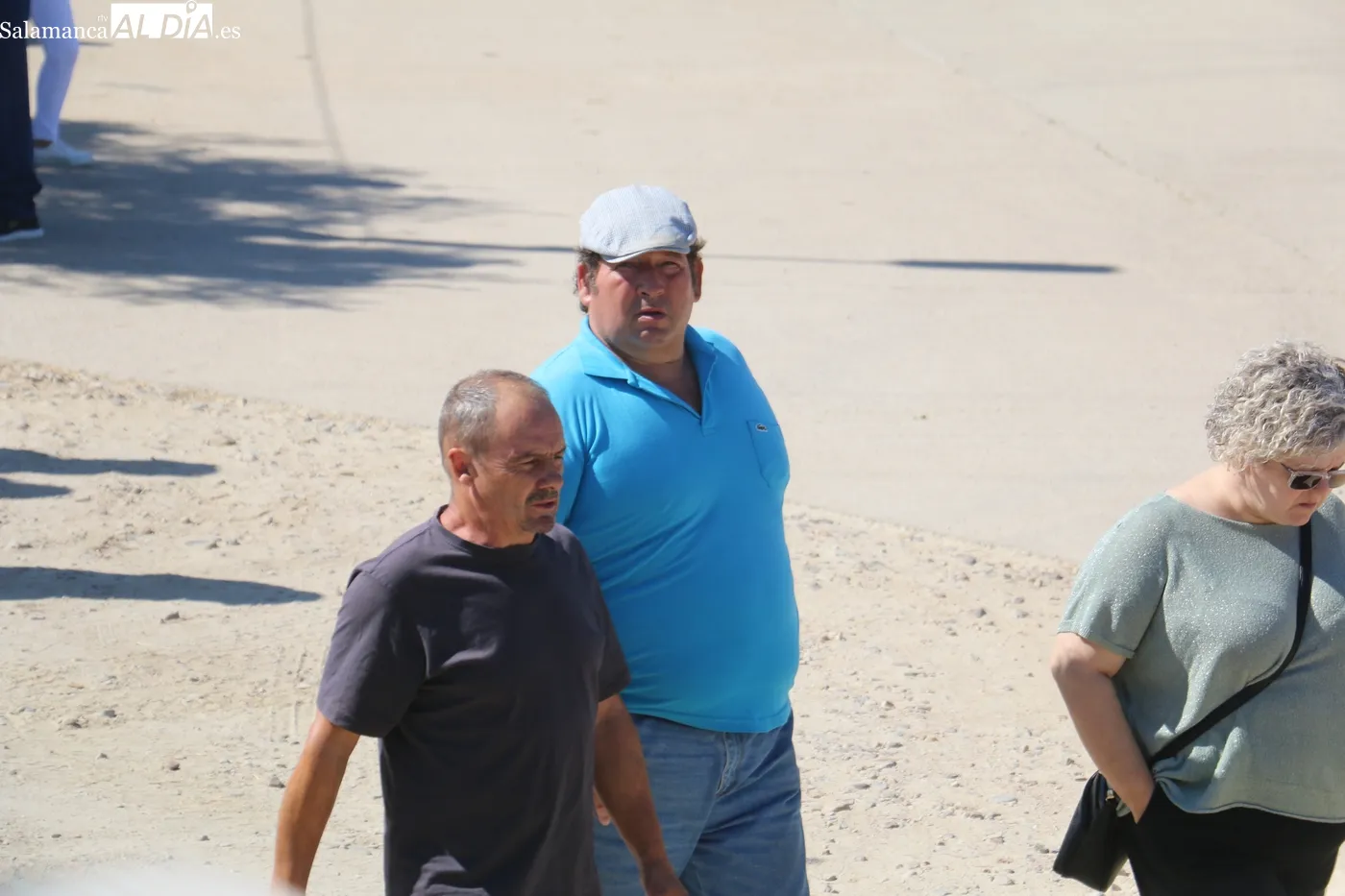 Multitudinario primer encierro de las fiestas de Lumbrales / CORRAL