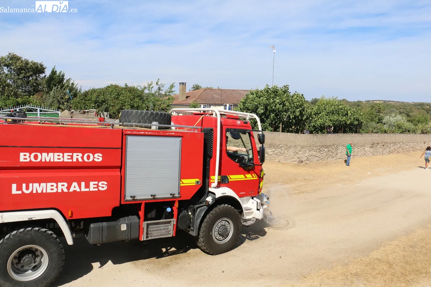 Rápido y emocionante encierro de El Risco en Lumbrales / CORRAL
