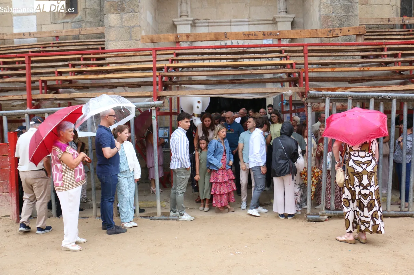 Procesión de San Bartolomé y convite en Aldeadávila de la Ribera / CORRAL