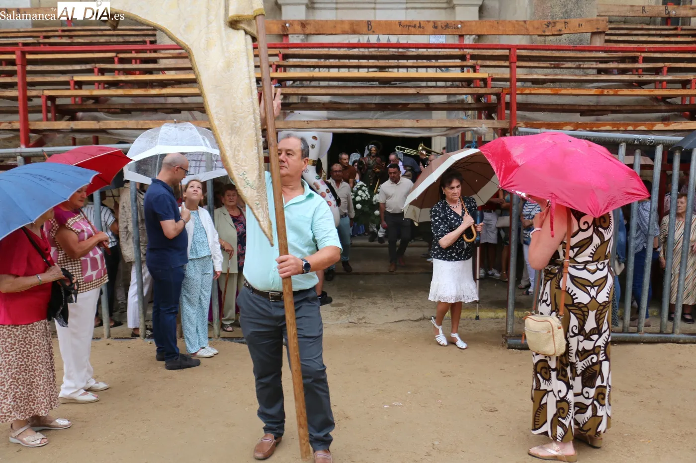 Procesión de San Bartolomé y convite en Aldeadávila de la Ribera / CORRAL