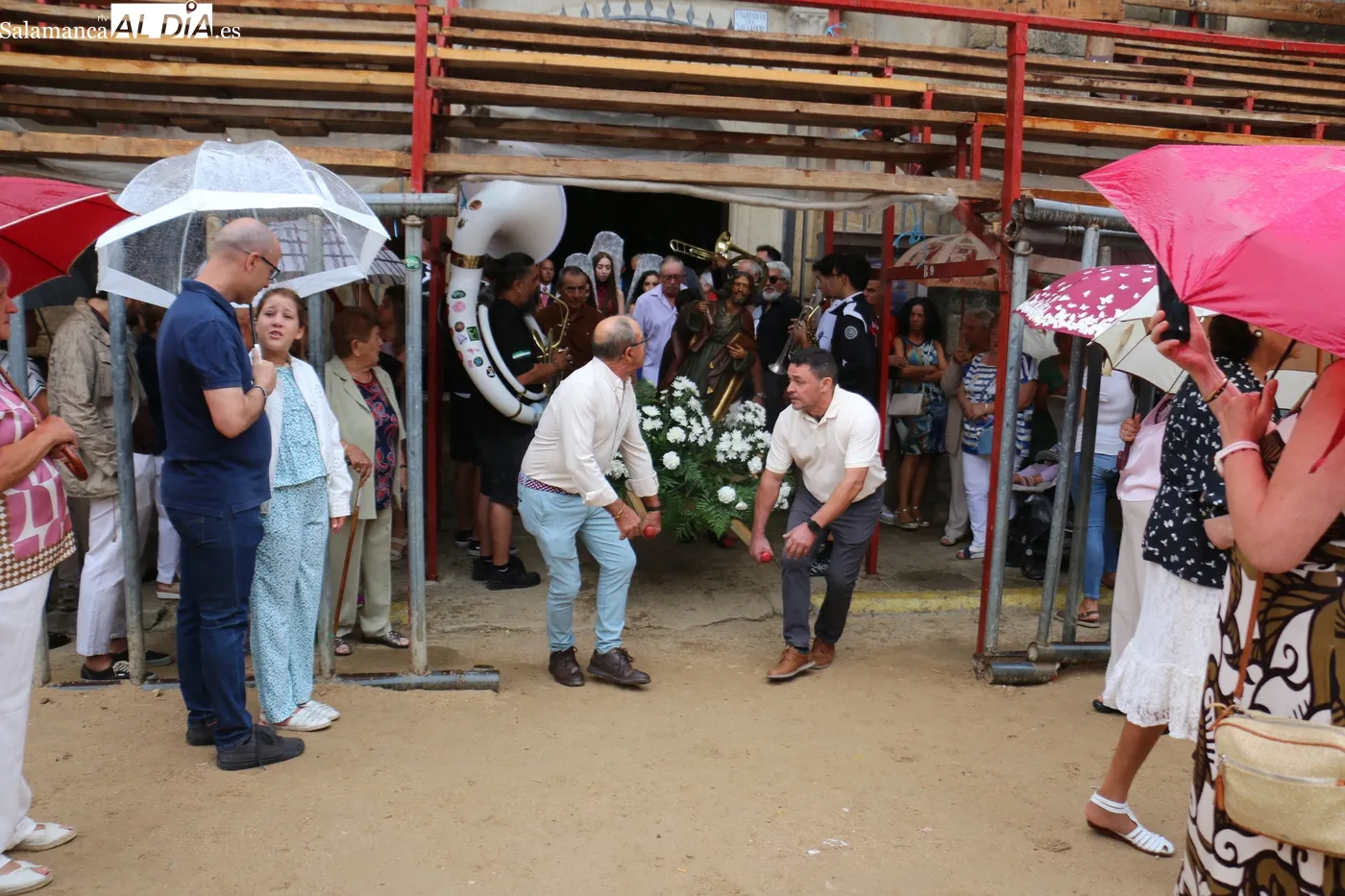 Procesión de San Bartolomé y convite en Aldeadávila de la Ribera / CORRAL
