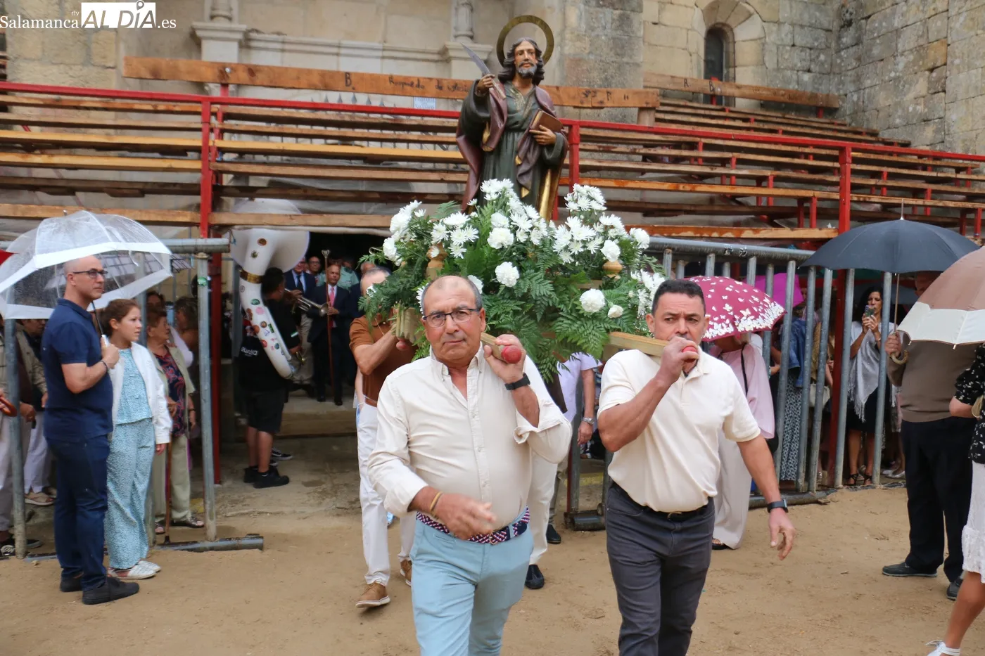 Procesión de San Bartolomé y convite en Aldeadávila de la Ribera / CORRAL