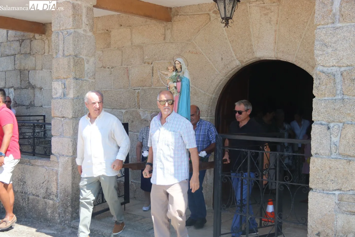 Procesión y subasta del roscón en Cerezal de Peñahorcada / ARIAS