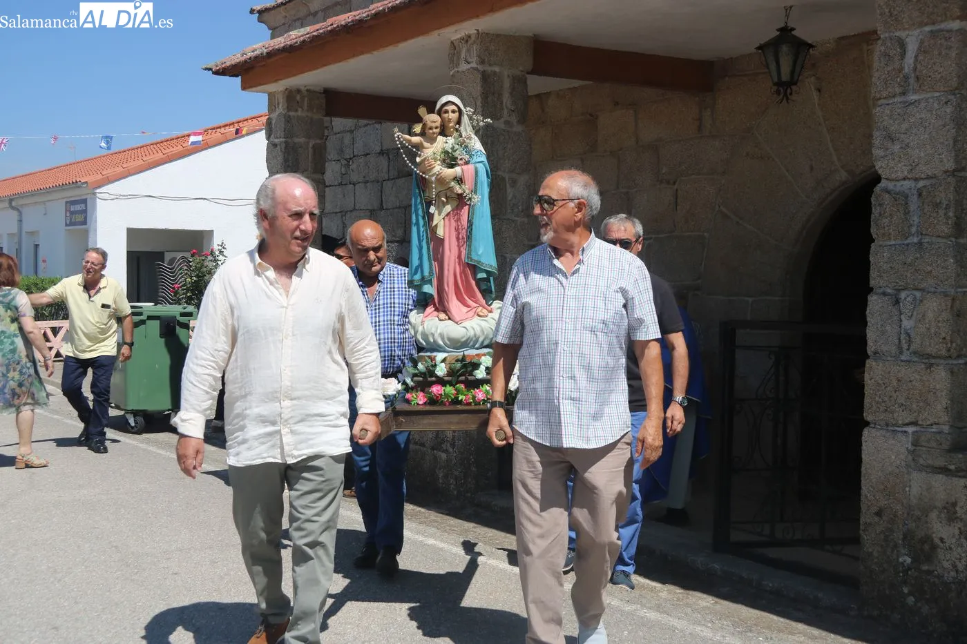 Procesión y subasta del roscón en Cerezal de Peñahorcada / ARIAS