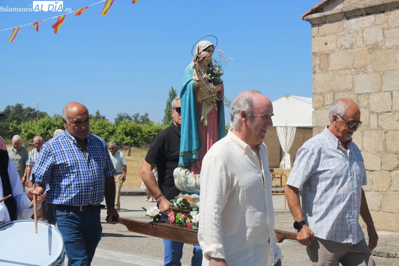 Procesión y subasta del roscón en Cerezal de Peñahorcada / ARIAS