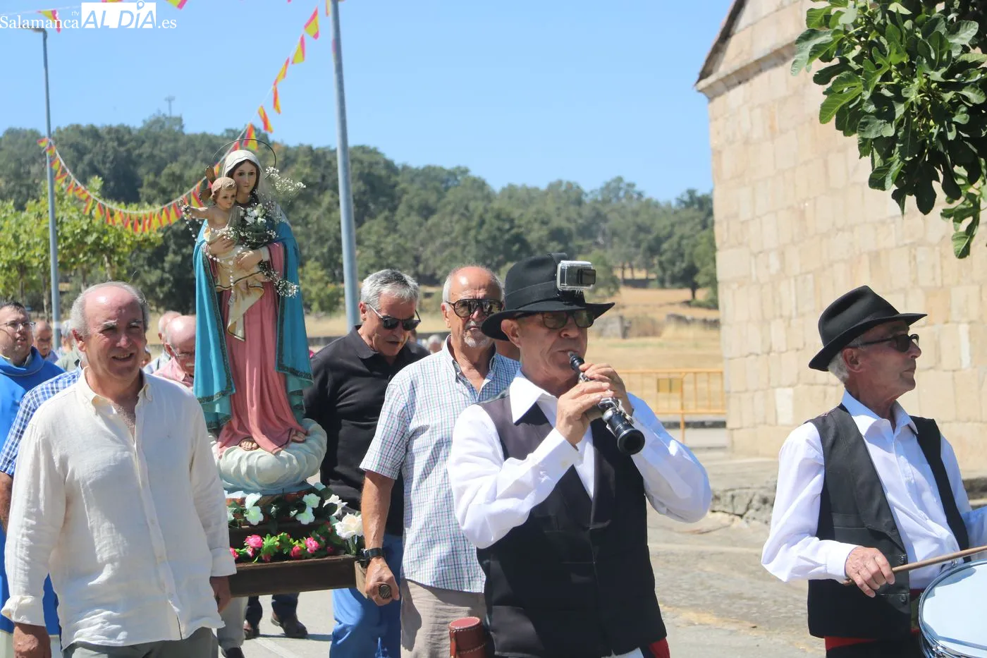 Procesión y subasta del roscón en Cerezal de Peñahorcada / ARIAS