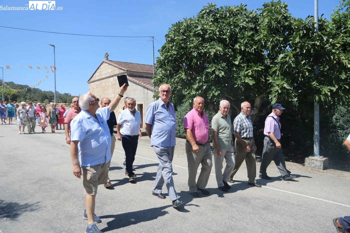 Procesión y subasta del roscón en Cerezal de Peñahorcada / ARIAS