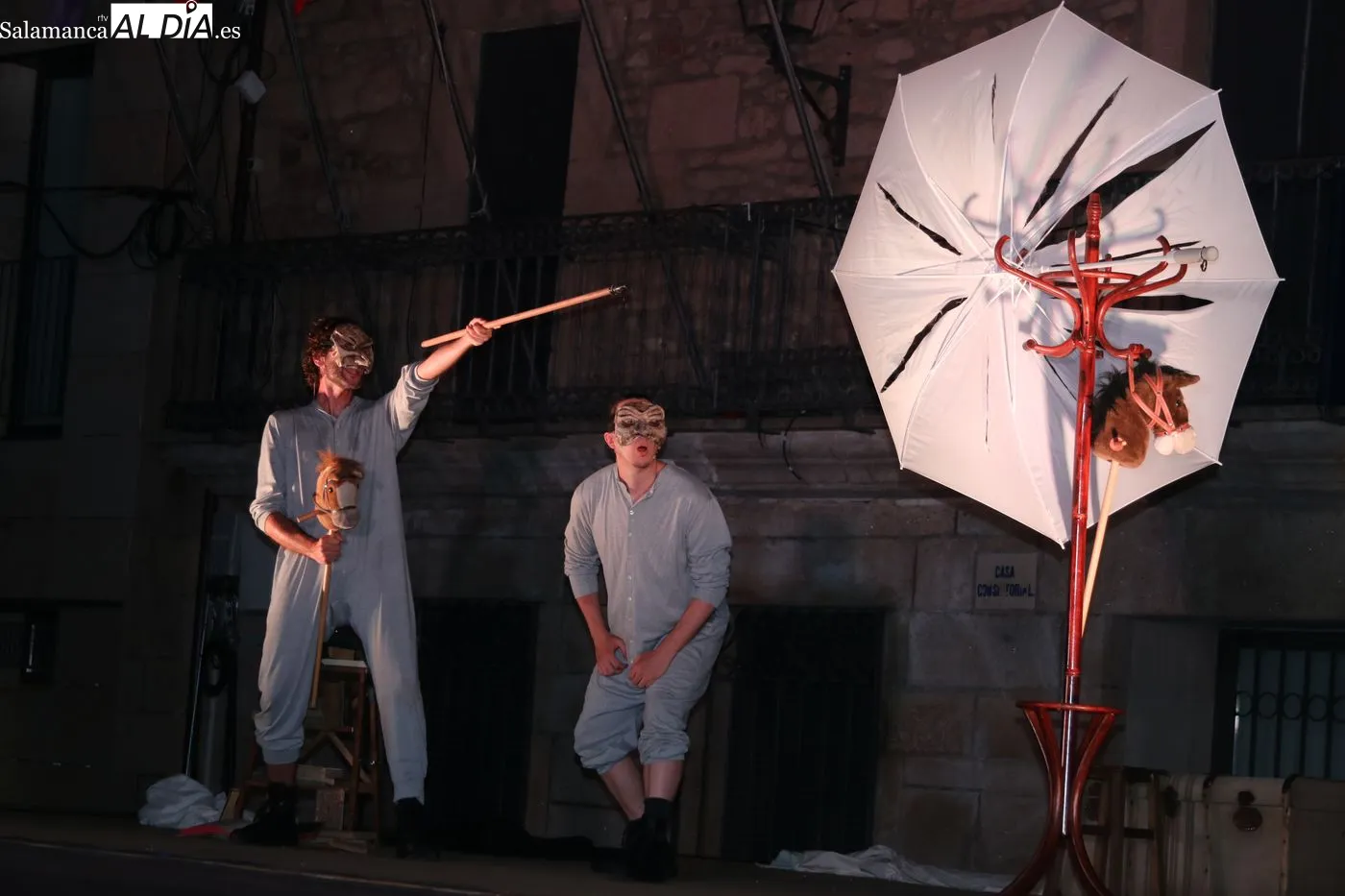 El Teatro de Poniente conquista Vitigudino con su nueva versión de El Quijote