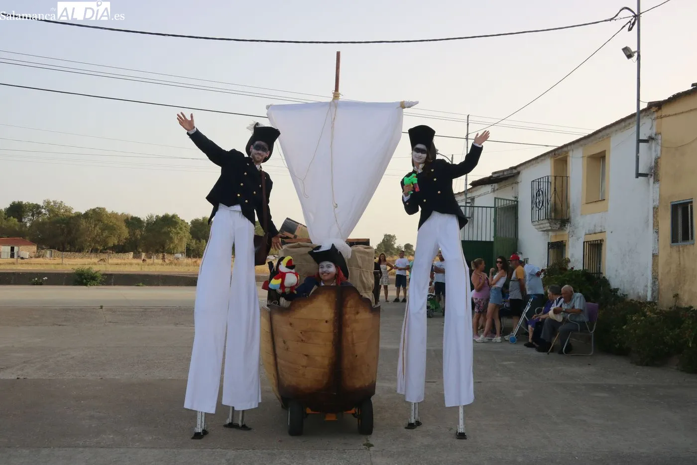 Fiesta de disfraces de las fiestas de Almendra / ARIAS
