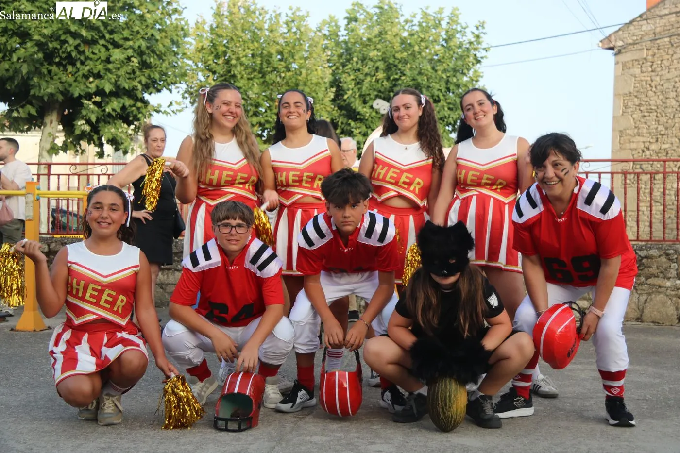 Fiesta de disfraces de las fiestas de Almendra / ARIAS