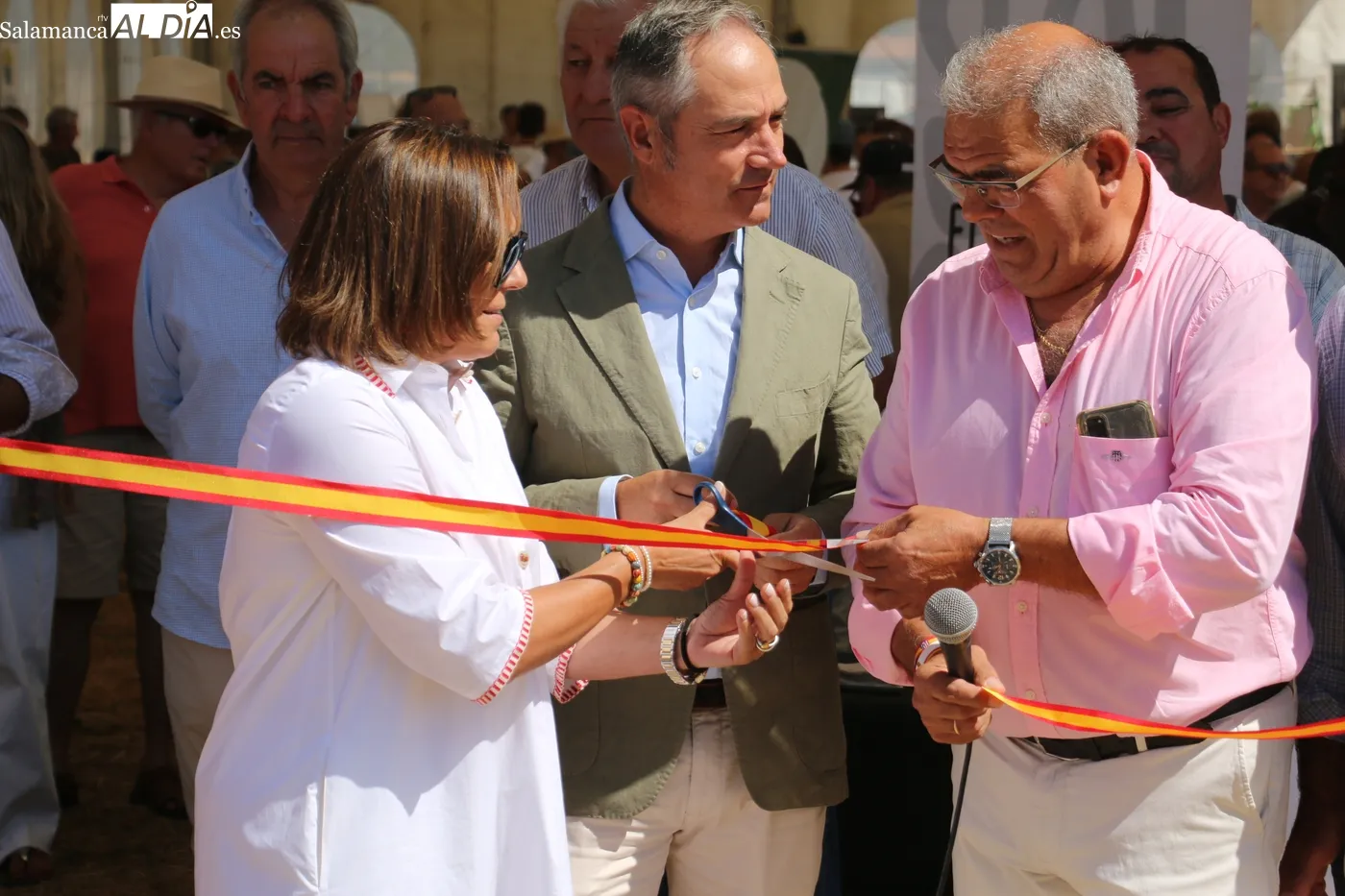 La feria de Peralejos de Abajo ha servido para reivindicar el medio rural / CORRAL